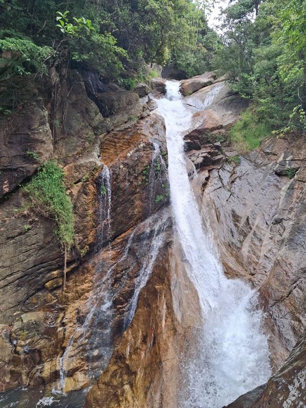 Heeloya traditional village and waterfall – photo 1